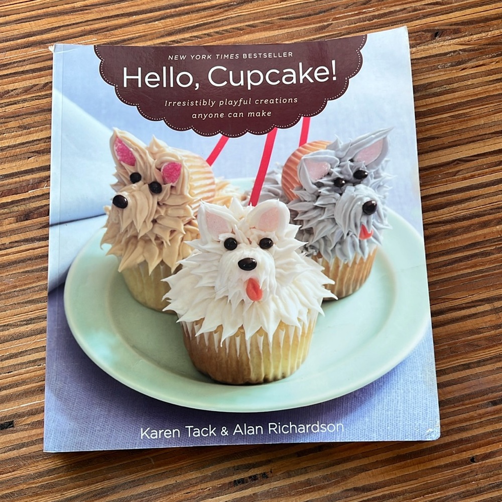 Hello cupcake book